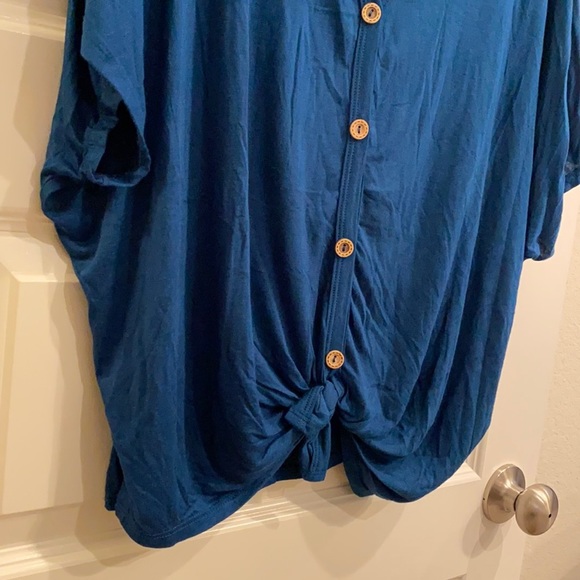 FANTASTIC Fawn Sz S Short Sleeve Top Blouse V Neck, Faux Buttons, Tie Knot Blue - Picture 6 of 11